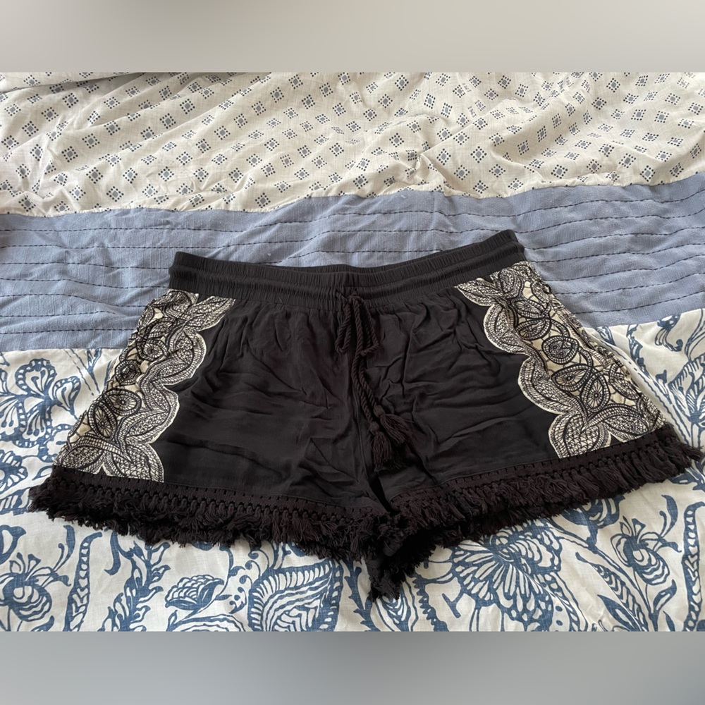 I’m selling some black shorts size XL